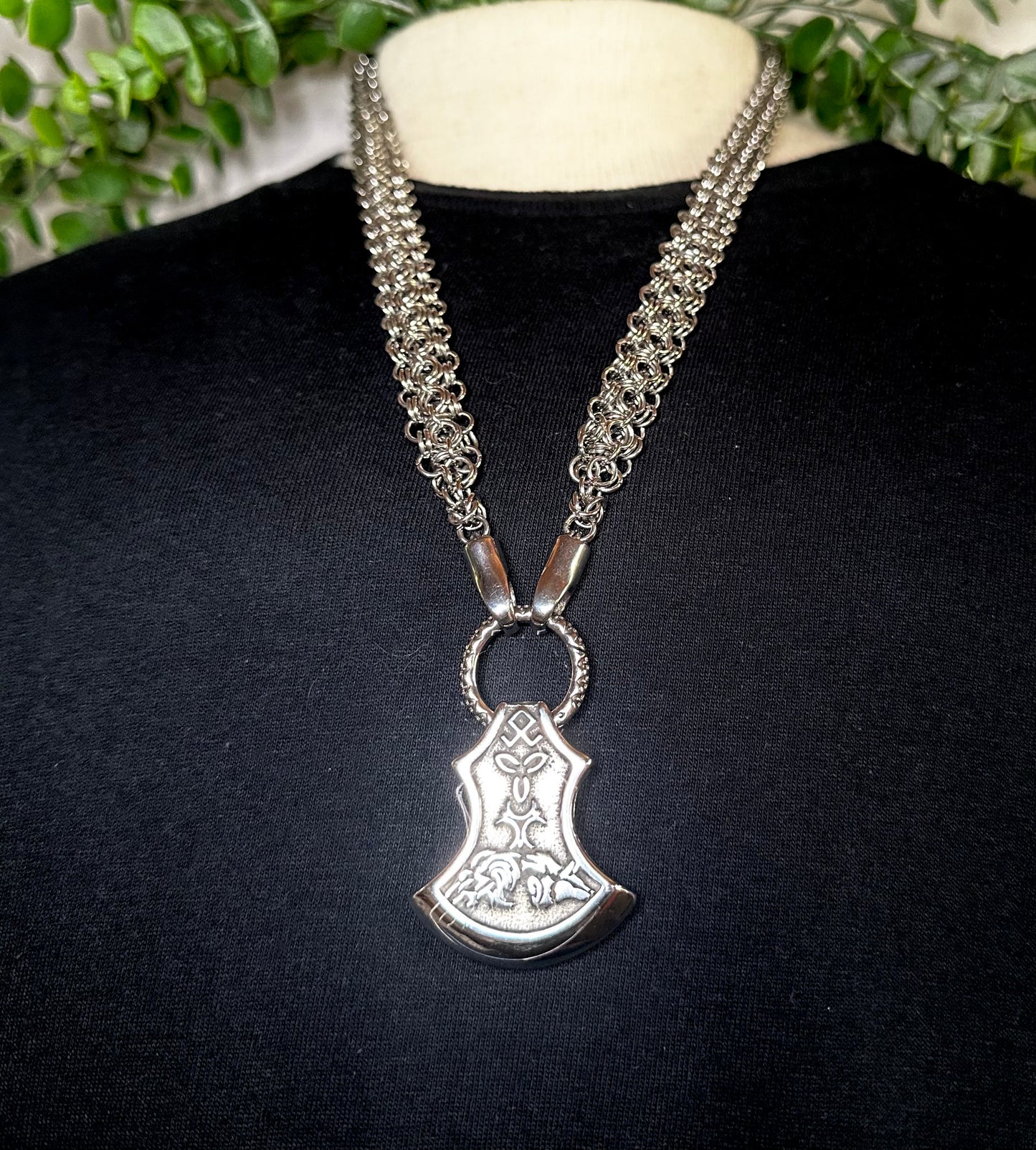 Hybrid Box Chain w/ Wolf Axe Head Pendant