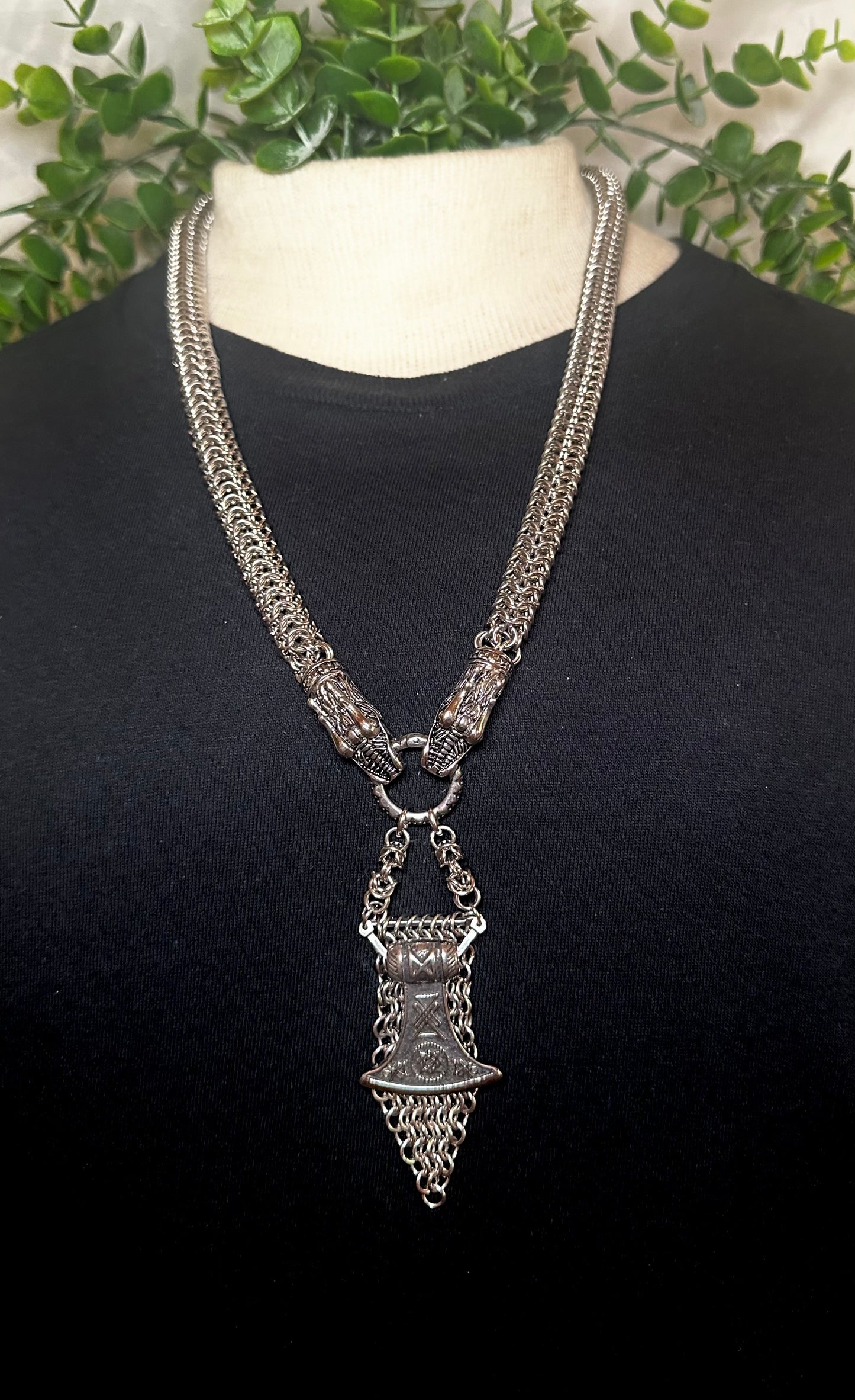 XL Inverted Roundmail Chain w/ Chainmail Banner & Axe Pendant