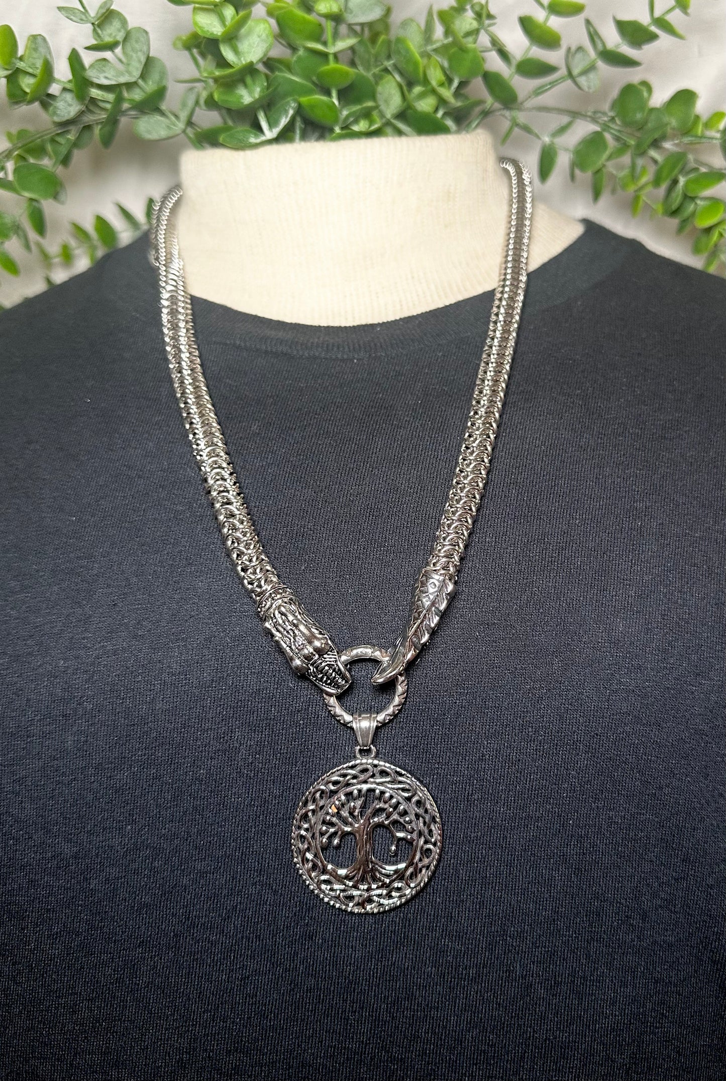 Inverted Roundmail Chain w/ Tree Of Life Pendant